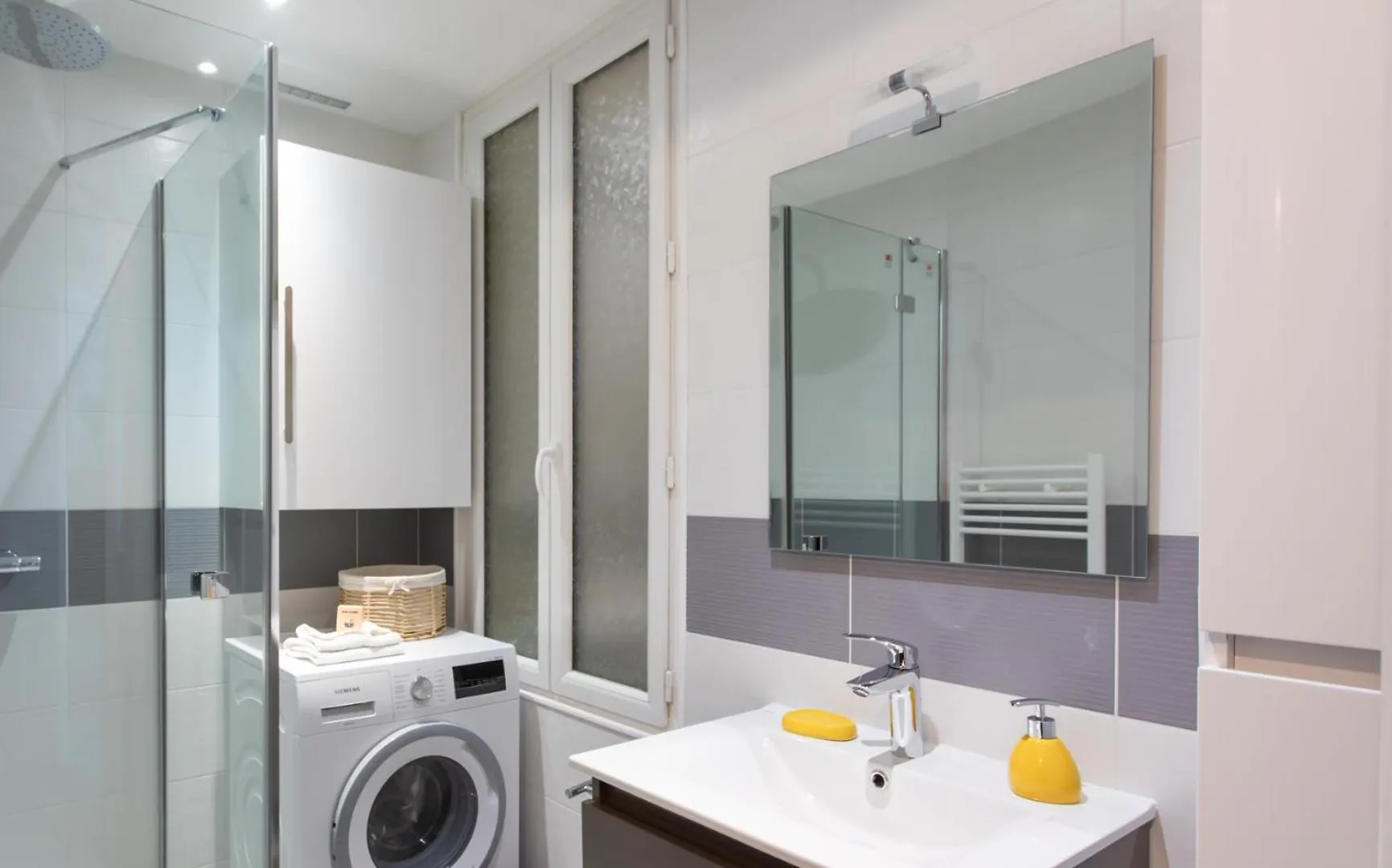 L12 Port Window 1Bedroom Wifi 5Mins Beach & Nice'S Cap France